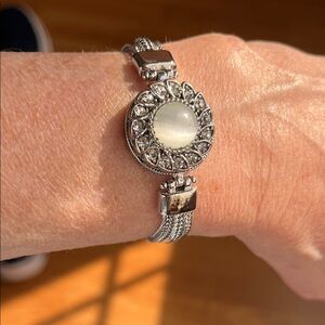 Silver-Tone Adjustable Snap Bracelet Size 6-8